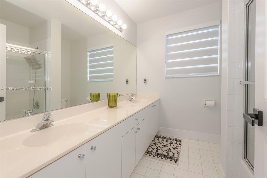 En Venta: $1,500,000 (6 camas, 4 baños, 3574 Pies cuadrados)