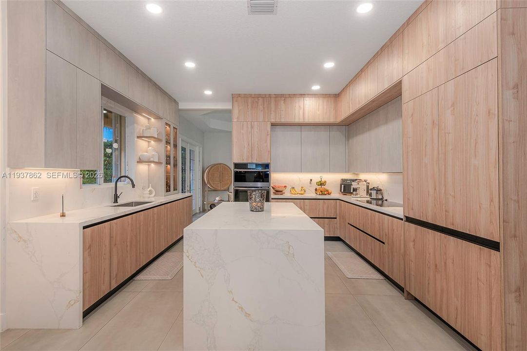 En Venta: $1,500,000 (6 camas, 4 baños, 3574 Pies cuadrados)