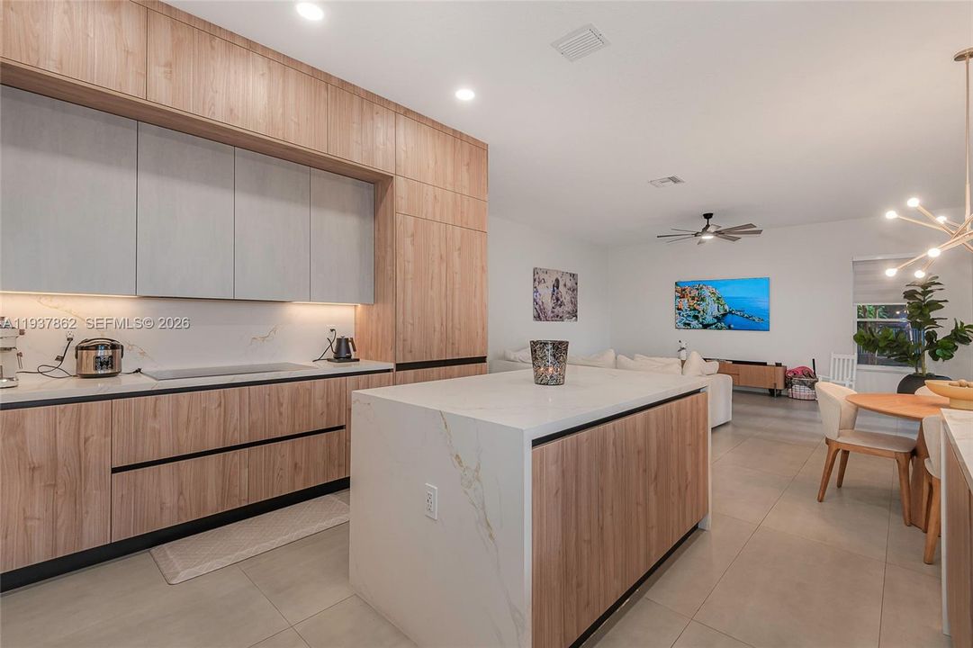 En Venta: $1,500,000 (6 camas, 4 baños, 3574 Pies cuadrados)