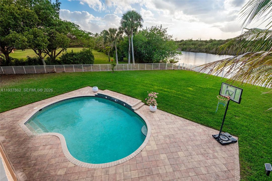 En Venta: $1,500,000 (6 camas, 4 baños, 3574 Pies cuadrados)