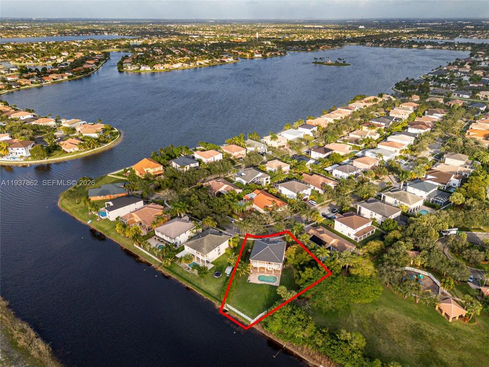 En Venta: $1,500,000 (6 camas, 4 baños, 3574 Pies cuadrados)