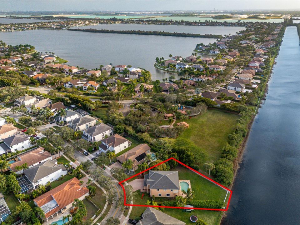 En Venta: $1,500,000 (6 camas, 4 baños, 3574 Pies cuadrados)