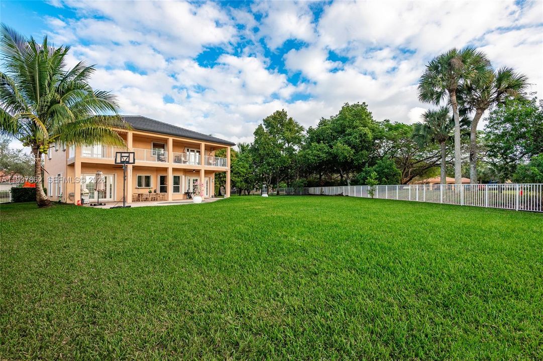 En Venta: $1,500,000 (6 camas, 4 baños, 3574 Pies cuadrados)