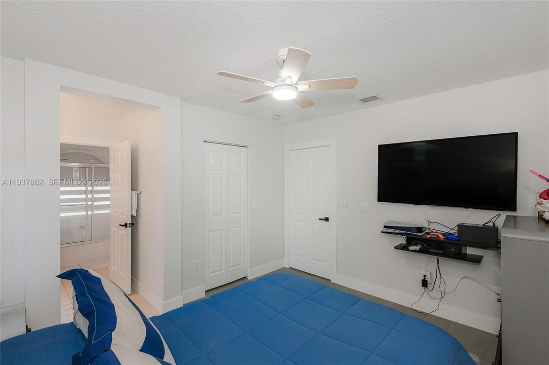 En Venta: $1,500,000 (6 camas, 4 baños, 3574 Pies cuadrados)