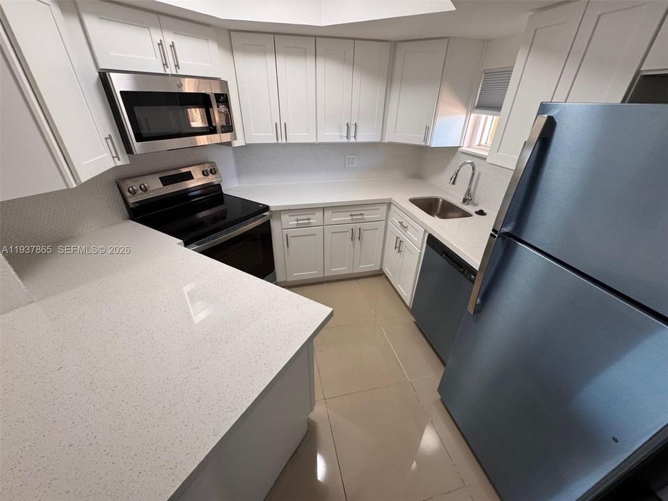 For Rent: $1,975 (1 beds, 1 baths, 810 Square Feet)