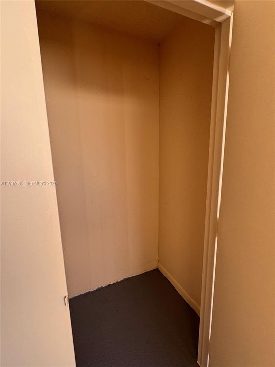 For Rent: $1,975 (1 beds, 1 baths, 810 Square Feet)