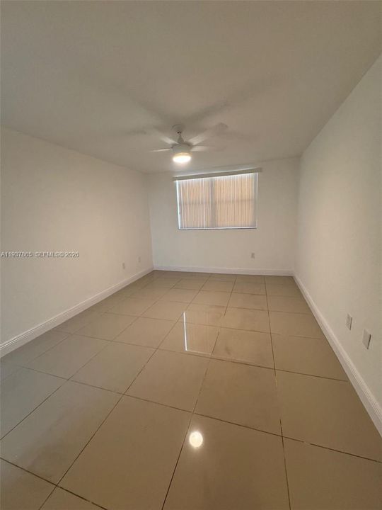 For Rent: $1,975 (1 beds, 1 baths, 810 Square Feet)