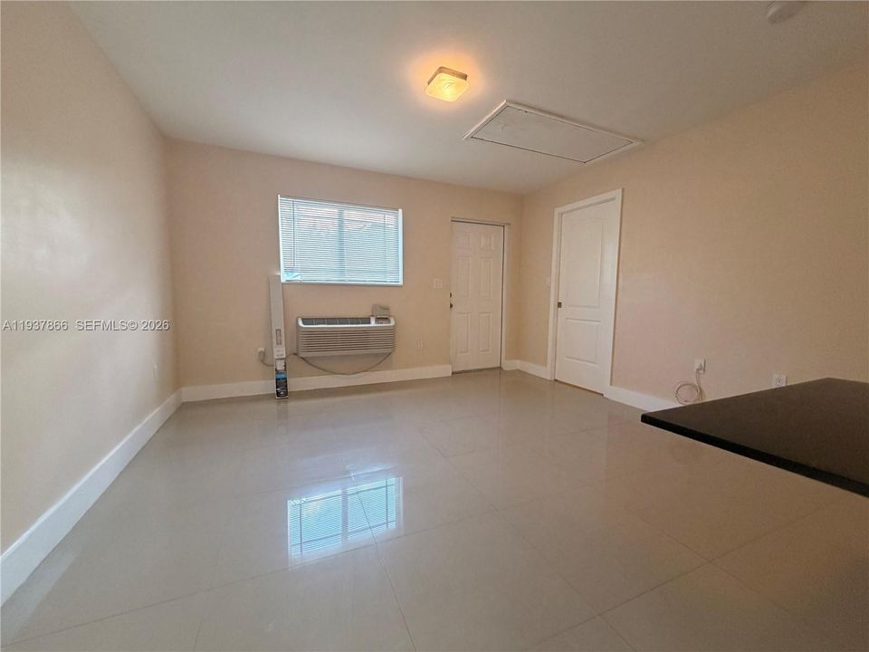 В аренду: $1,450 (1 спален, 1 ванн, 2755 Квадратных фут)