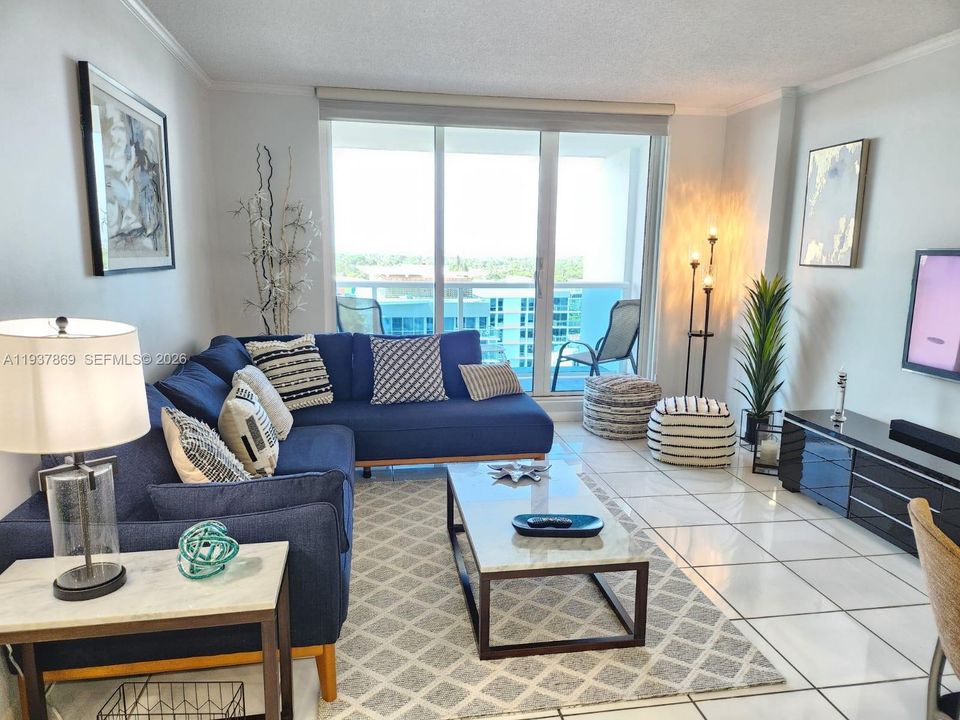 出租: $9,250 (2 贝兹, 2 浴室, 1180 平方英尺)