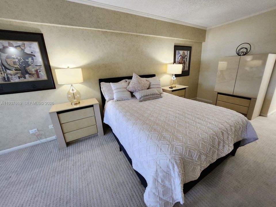 出租: $9,250 (2 贝兹, 2 浴室, 1180 平方英尺)