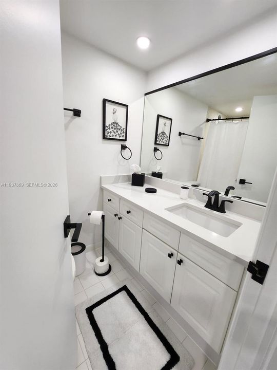 出租: $9,250 (2 贝兹, 2 浴室, 1180 平方英尺)