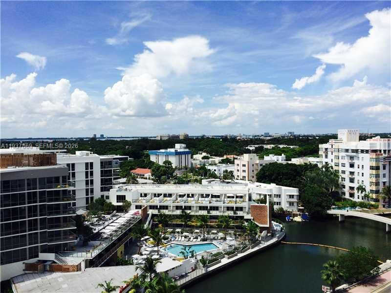 出租: $9,250 (2 贝兹, 2 浴室, 1180 平方英尺)