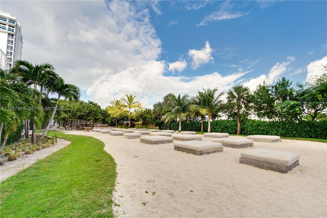 出租: $9,250 (2 贝兹, 2 浴室, 1180 平方英尺)