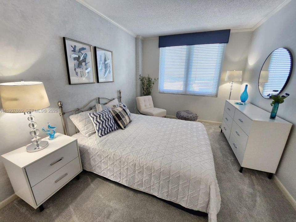 出租: $9,250 (2 贝兹, 2 浴室, 1180 平方英尺)