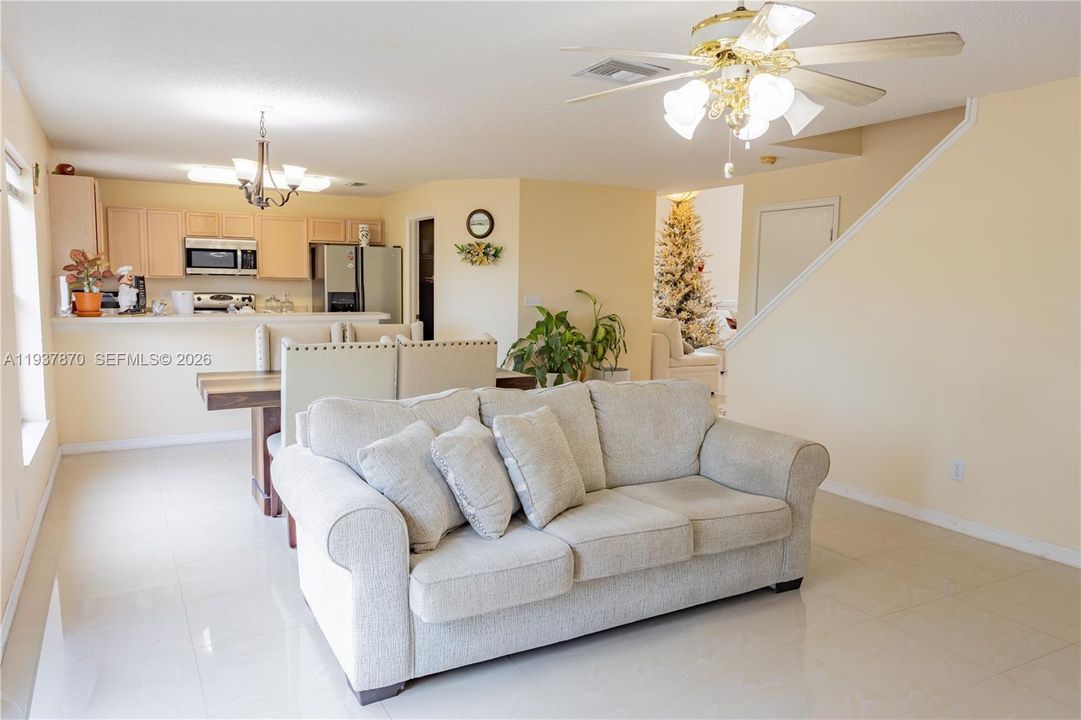 待售: $470,000 (3 贝兹, 2 浴室, 2471 平方英尺)