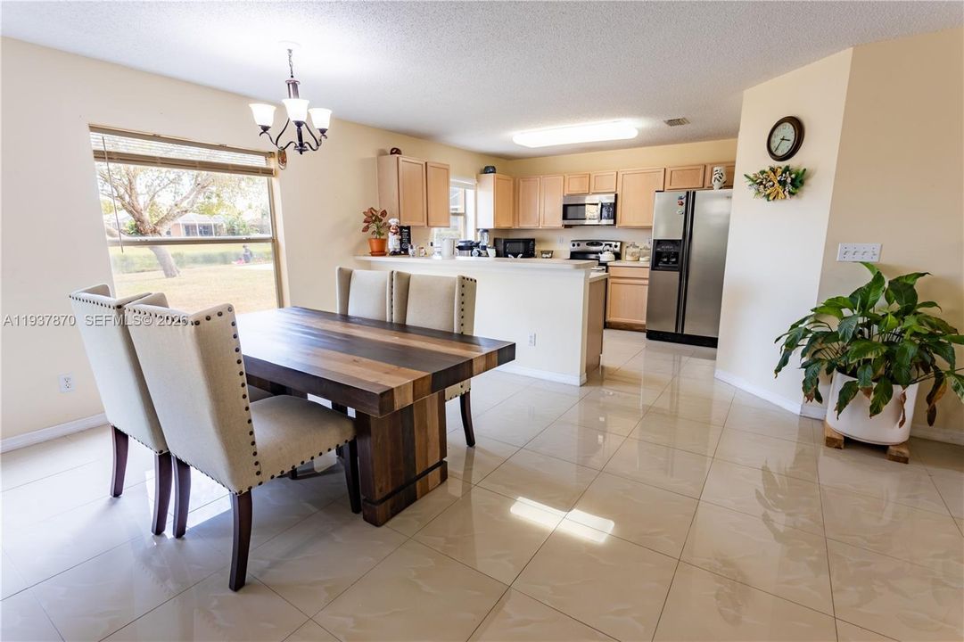 待售: $470,000 (3 贝兹, 2 浴室, 2471 平方英尺)