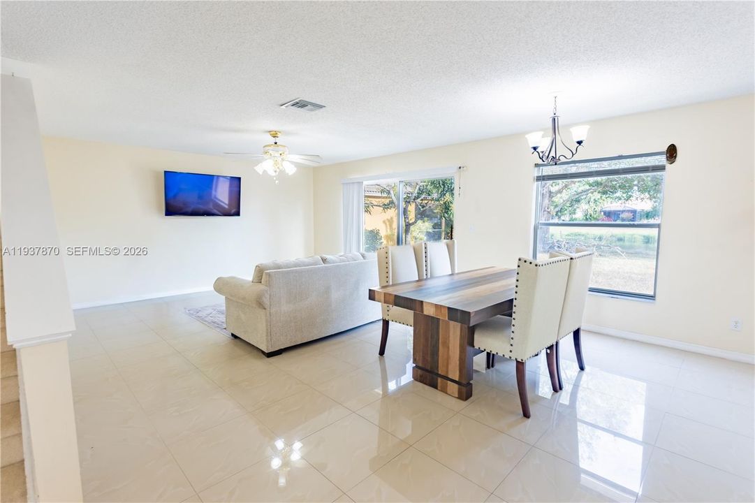 待售: $470,000 (3 贝兹, 2 浴室, 2471 平方英尺)