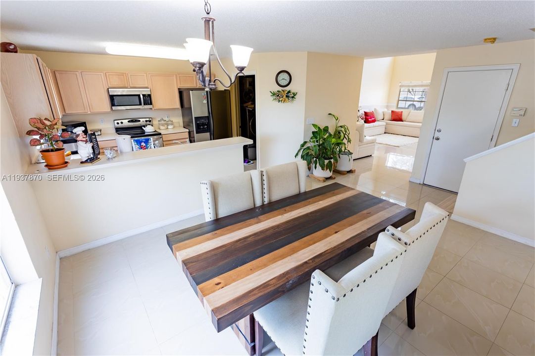 待售: $470,000 (3 贝兹, 2 浴室, 2471 平方英尺)