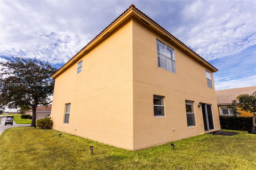 待售: $470,000 (3 贝兹, 2 浴室, 2471 平方英尺)