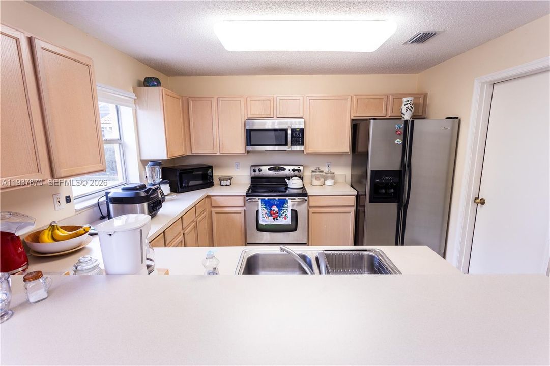 待售: $470,000 (3 贝兹, 2 浴室, 2471 平方英尺)