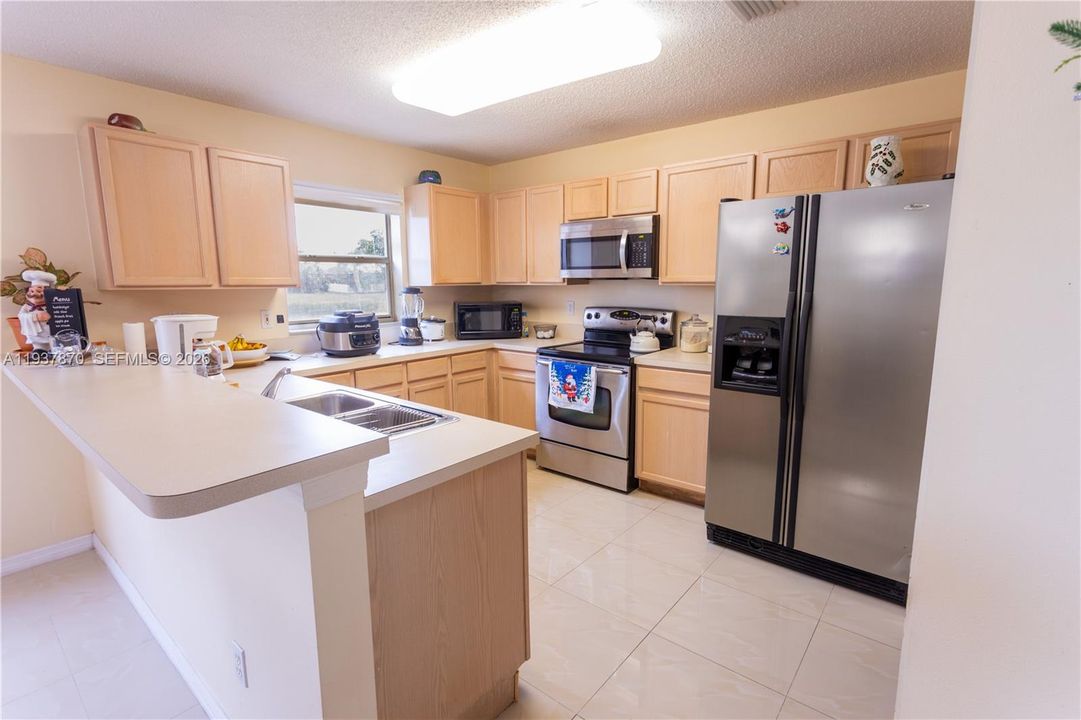 待售: $470,000 (3 贝兹, 2 浴室, 2471 平方英尺)