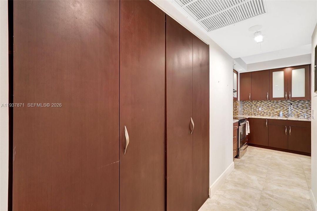 En Venta: $2,500,000 (2 camas, 3 baños, 1942 Pies cuadrados)