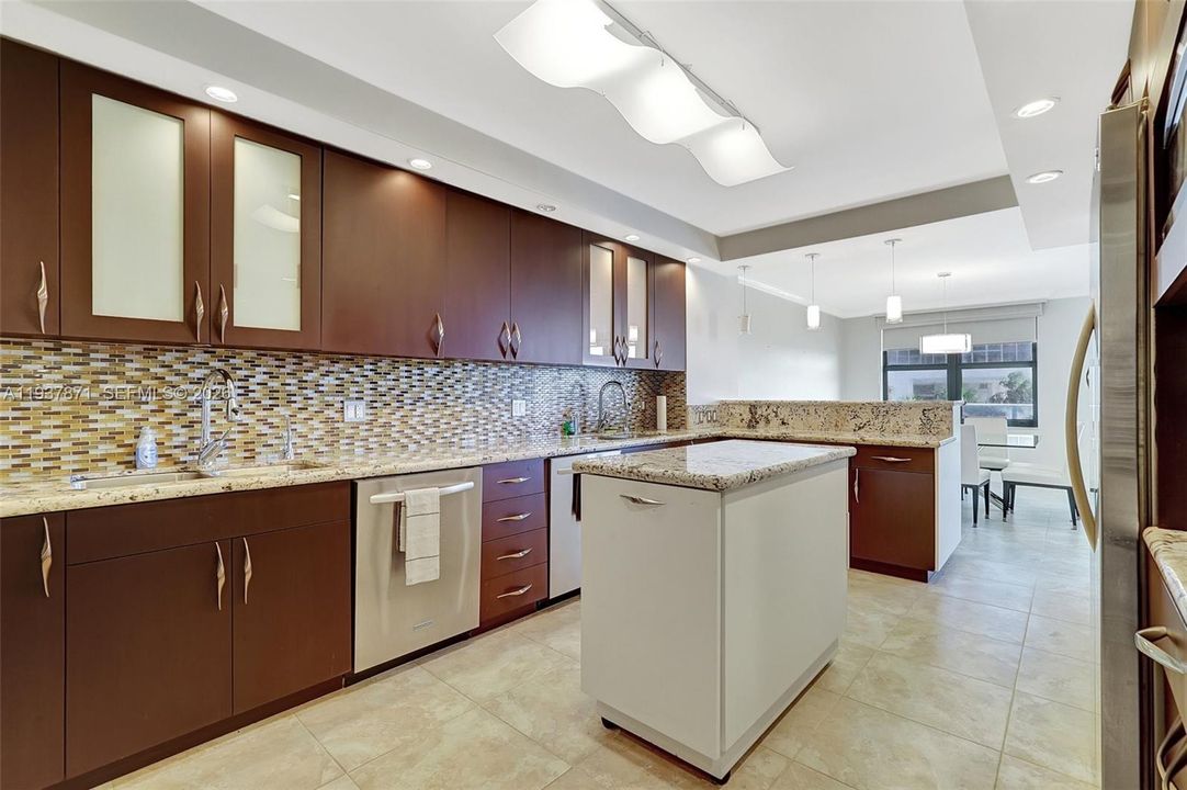 En Venta: $2,500,000 (2 camas, 3 baños, 1942 Pies cuadrados)