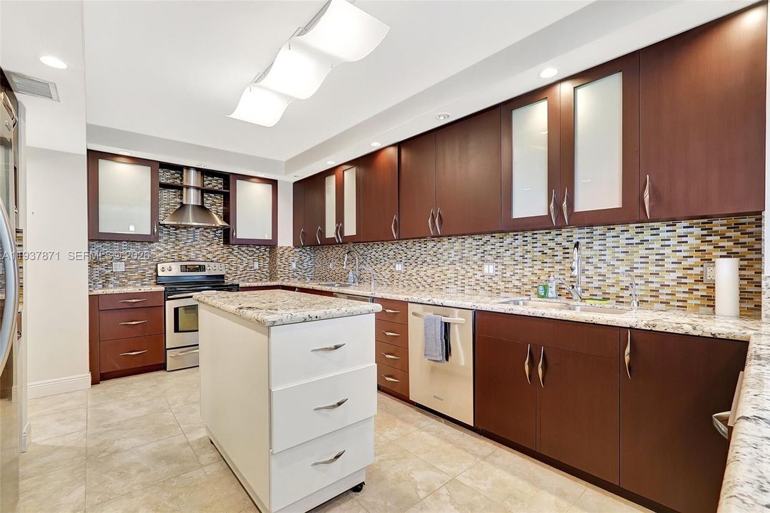 En Venta: $2,500,000 (2 camas, 3 baños, 1942 Pies cuadrados)