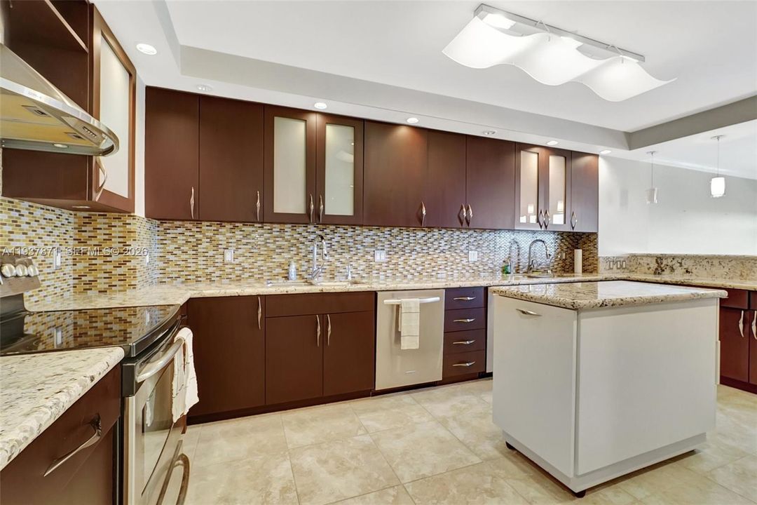 En Venta: $2,500,000 (2 camas, 3 baños, 1942 Pies cuadrados)