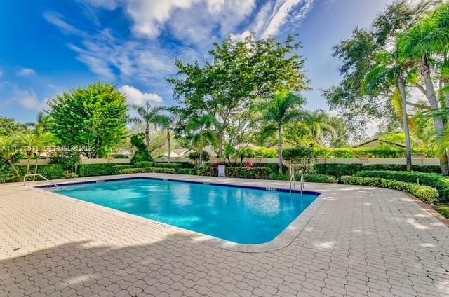 出租: $5,000 (3 贝兹, 2 浴室, 1320 平方英尺)