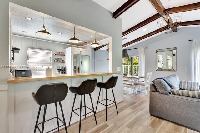 出租: $5,000 (3 贝兹, 2 浴室, 1320 平方英尺)