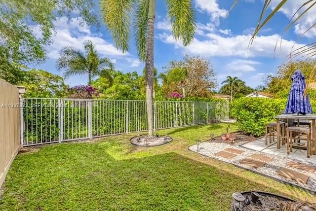 出租: $5,000 (3 贝兹, 2 浴室, 1320 平方英尺)