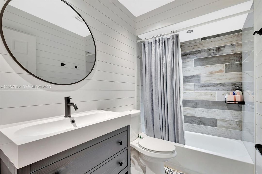 出租: $5,000 (3 贝兹, 2 浴室, 1320 平方英尺)