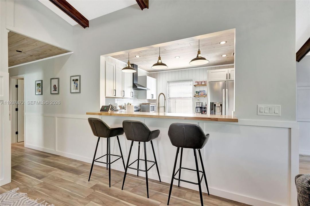 出租: $5,000 (3 贝兹, 2 浴室, 1320 平方英尺)