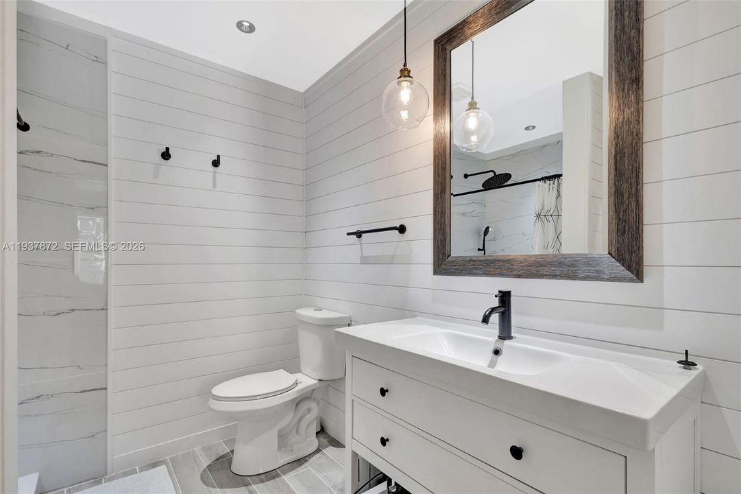 出租: $5,000 (3 贝兹, 2 浴室, 1320 平方英尺)