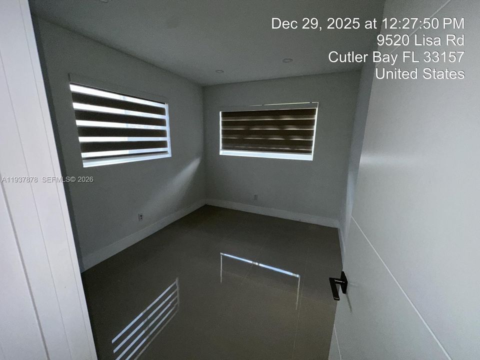 待售: $510,000 (4 贝兹, 1 浴室, 1215 平方英尺)