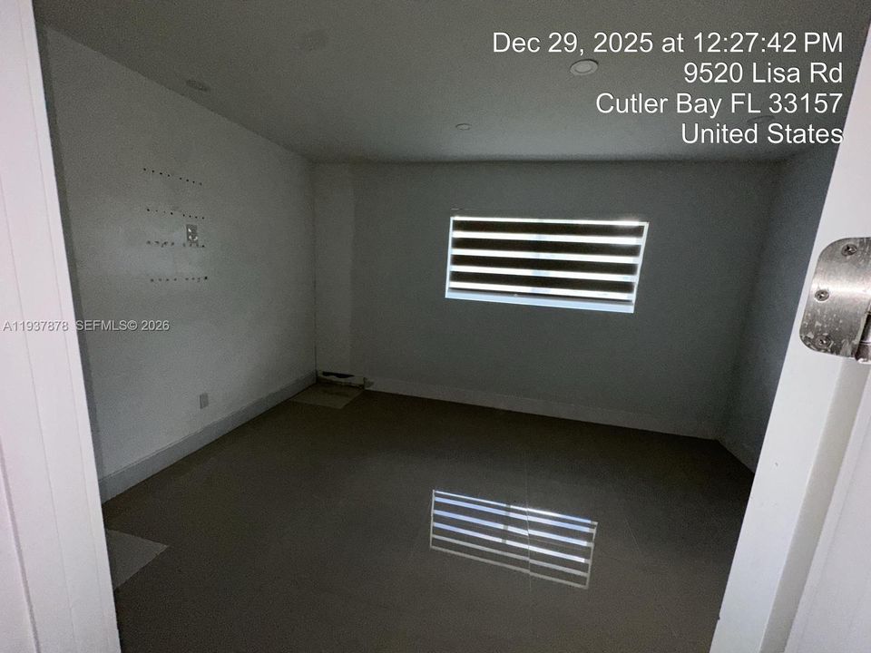 待售: $510,000 (4 贝兹, 1 浴室, 1215 平方英尺)