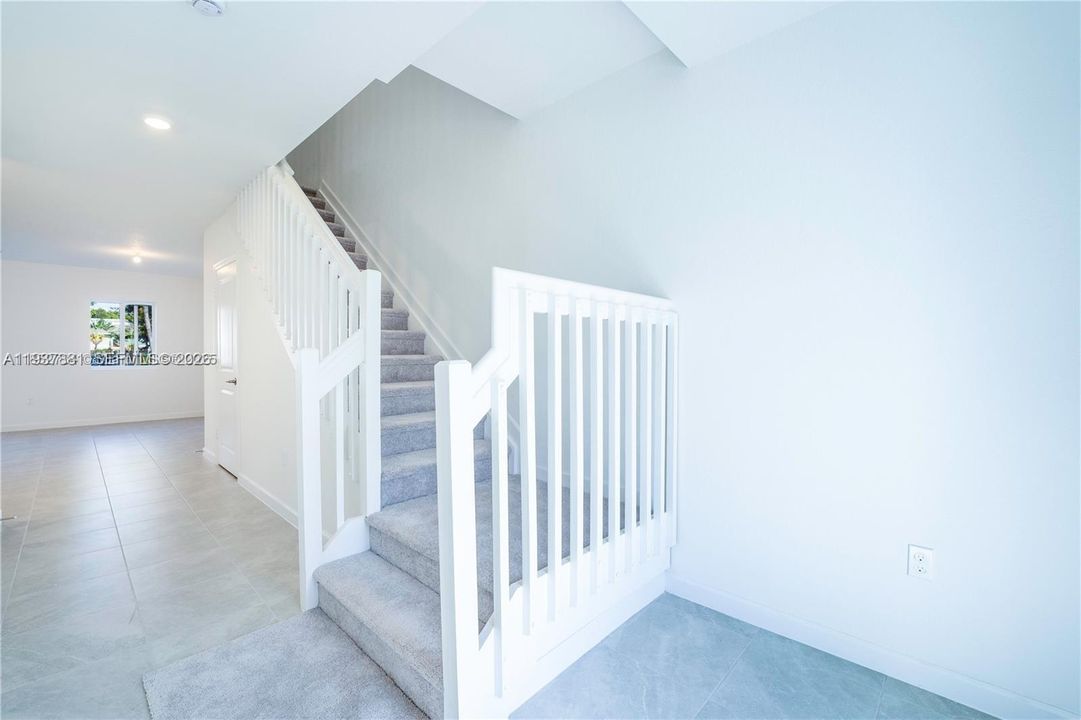 For Sale: $480,000 (3 beds, 2 baths, 1276 Square Feet)