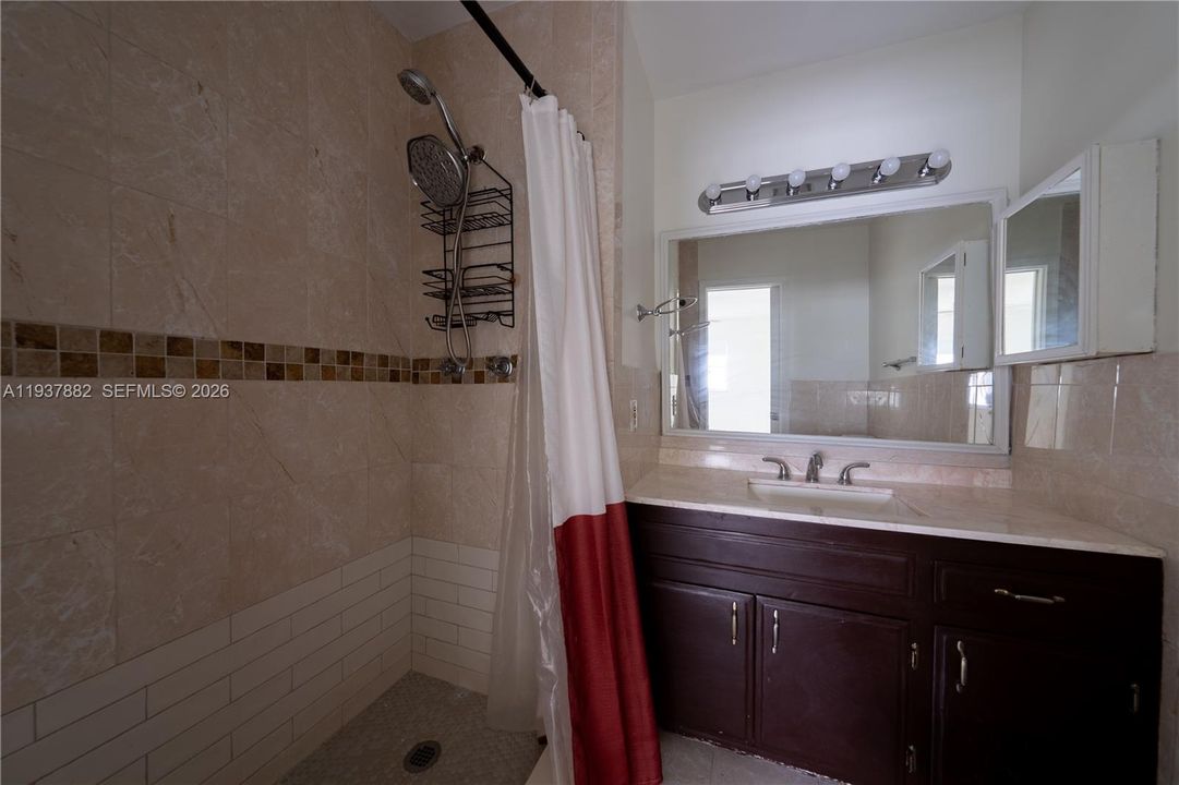 Под контрактом: $2,200 (2 спален, 2 ванн, 918 Квадратных фут)