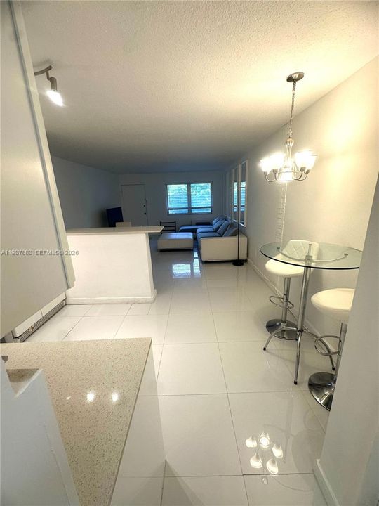 В аренду: $2,000 (1 спален, 1 ванн, 810 Квадратных фут)