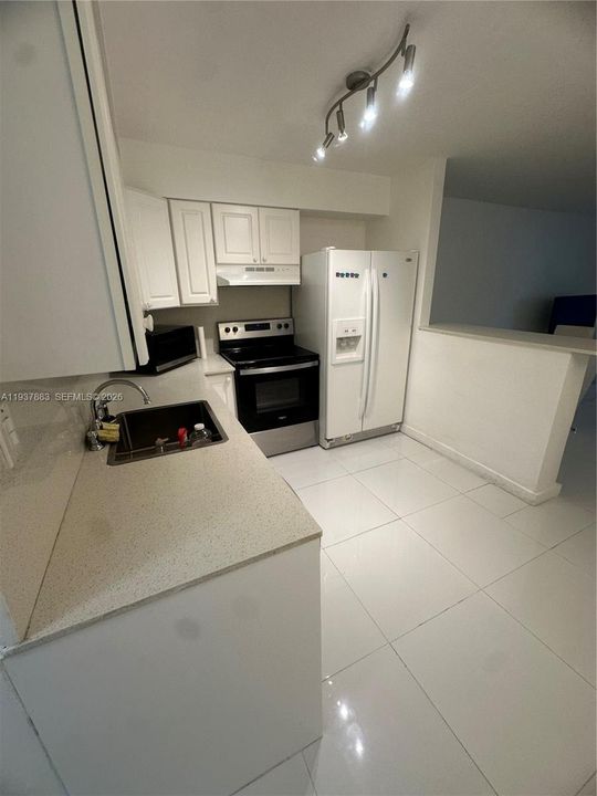 В аренду: $2,000 (1 спален, 1 ванн, 810 Квадратных фут)