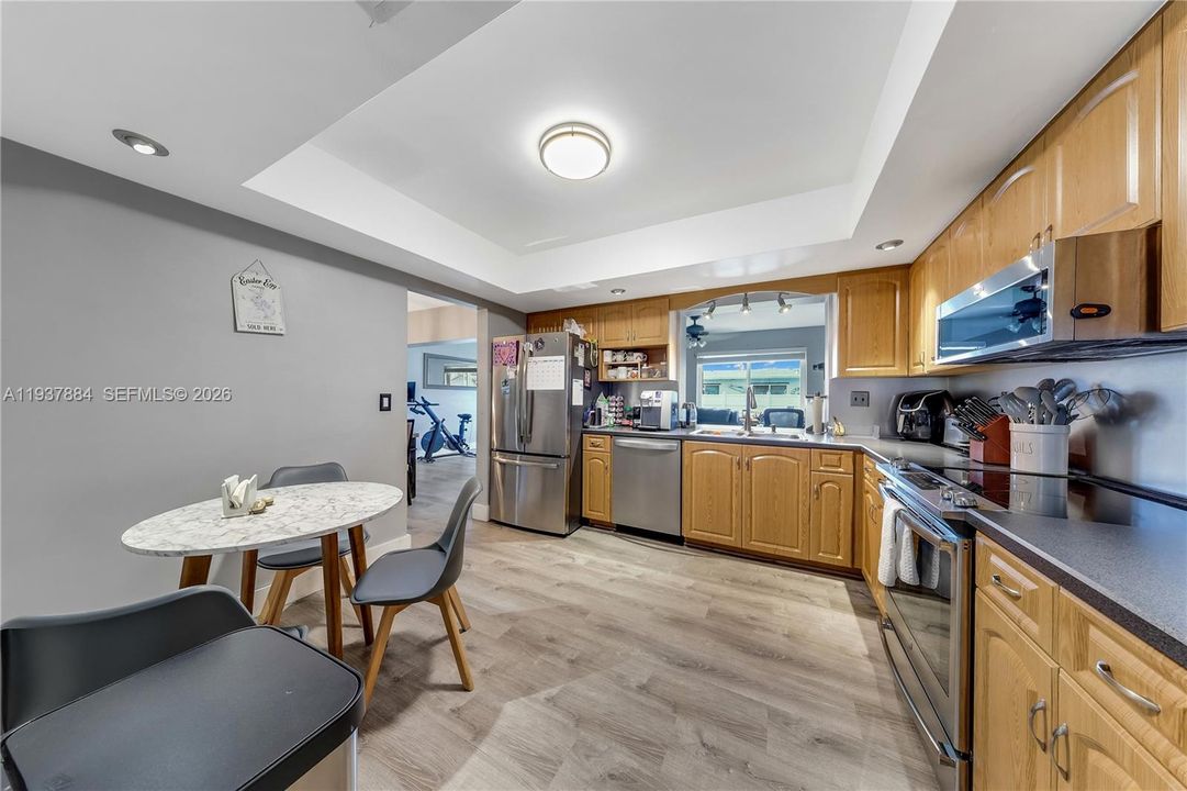 En Venta: $615,000 (4 camas, 2 baños, 1823 Pies cuadrados)