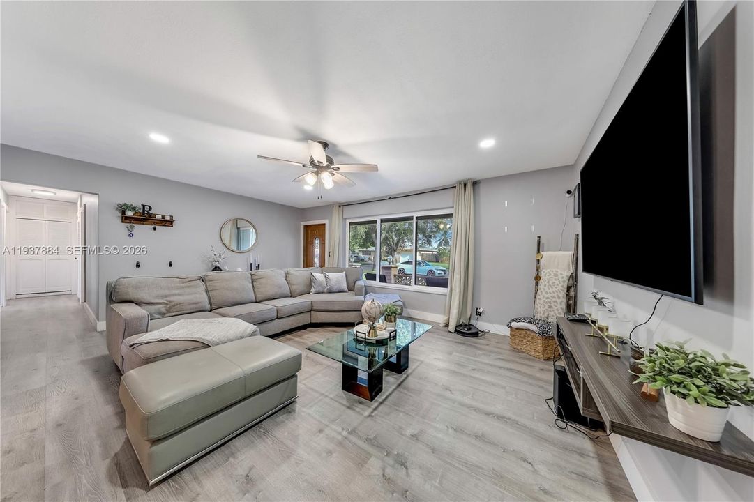 En Venta: $615,000 (4 camas, 2 baños, 1823 Pies cuadrados)