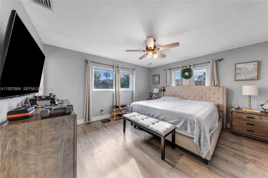 En Venta: $615,000 (4 camas, 2 baños, 1823 Pies cuadrados)