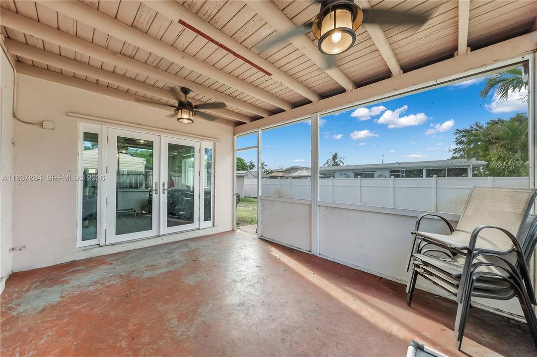 En Venta: $615,000 (4 camas, 2 baños, 1823 Pies cuadrados)