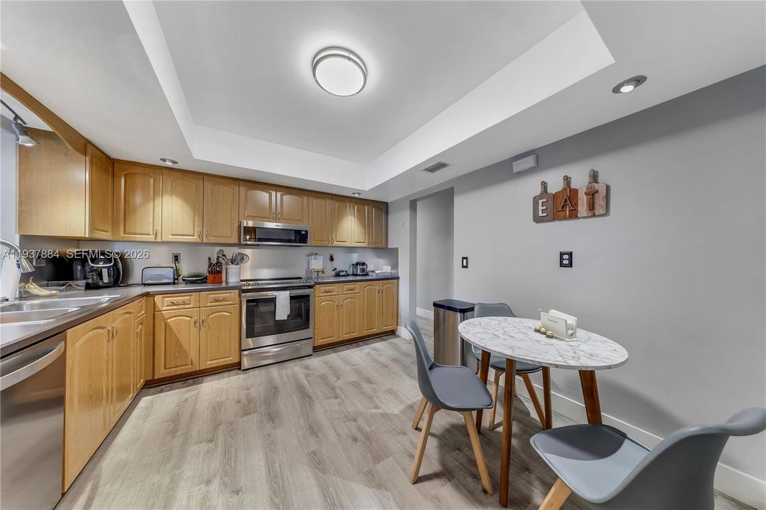 En Venta: $615,000 (4 camas, 2 baños, 1823 Pies cuadrados)