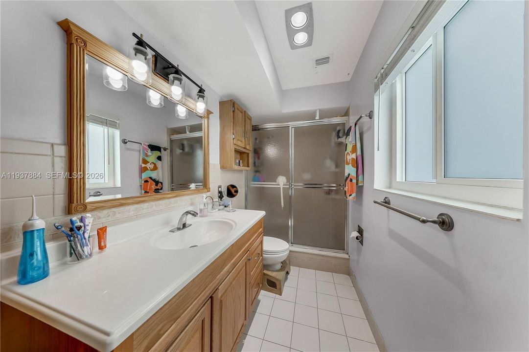 En Venta: $615,000 (4 camas, 2 baños, 1823 Pies cuadrados)