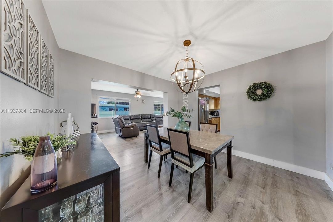 En Venta: $615,000 (4 camas, 2 baños, 1823 Pies cuadrados)