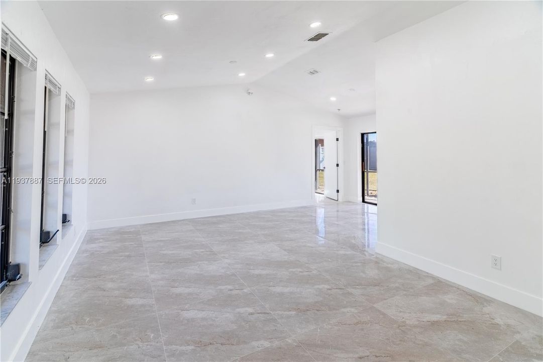 En Venta: $329,000 (3 camas, 2 baños, 1547 Pies cuadrados)