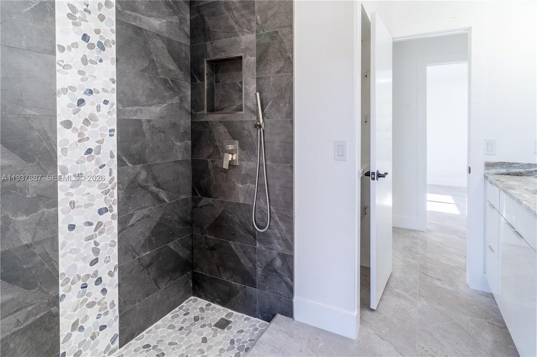 En Venta: $329,000 (3 camas, 2 baños, 1547 Pies cuadrados)